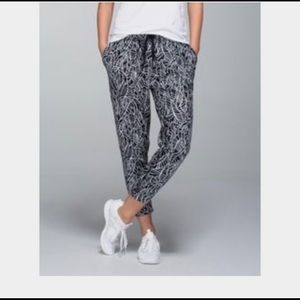 Lululemon Banana Leaf Jet Crop Pants